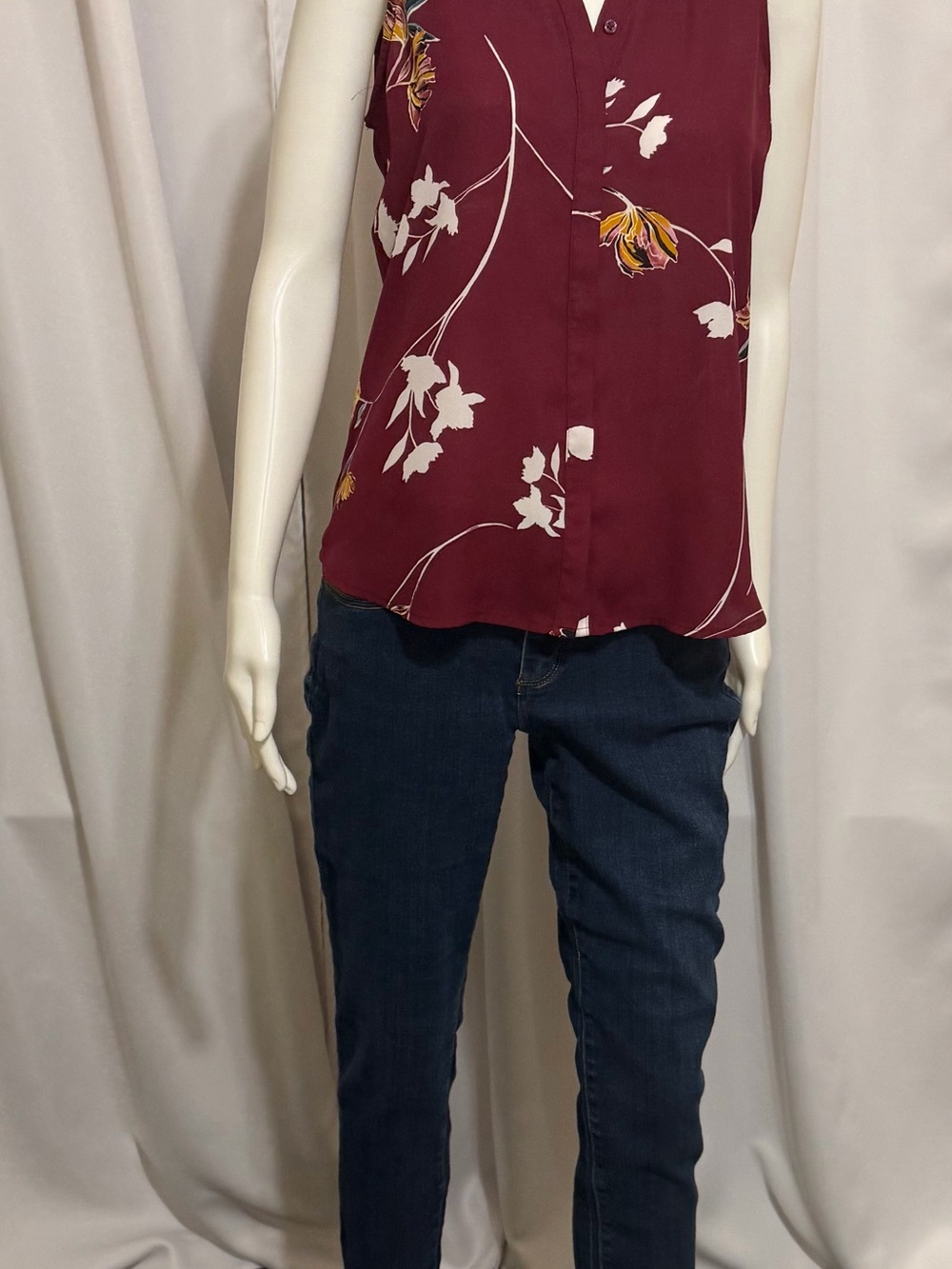 Apt. 9 Burgundy Floral Sleeveless V-Neck Blouse Petite Small PS Draped Back